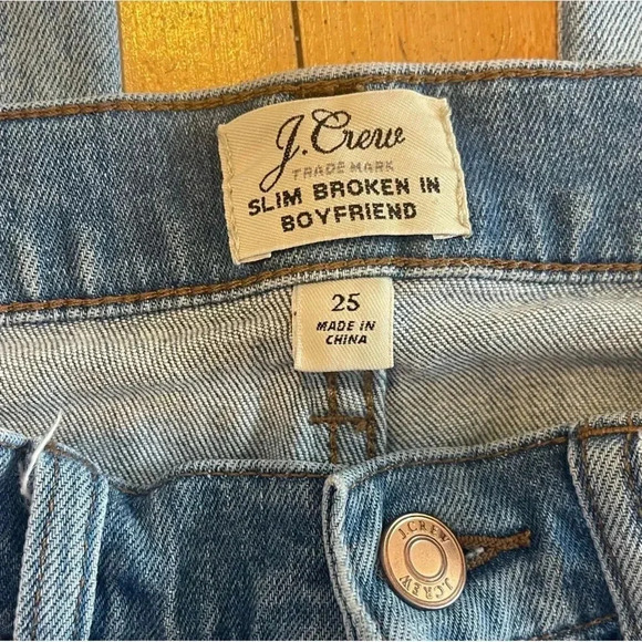 J. Crew Broken-In Boyfriend Distressed Slim Jeans Size 25 - Picture 3 of 9